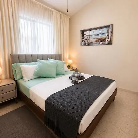 Kyblue Management - 2br Townhouse, Mins From Harbour *