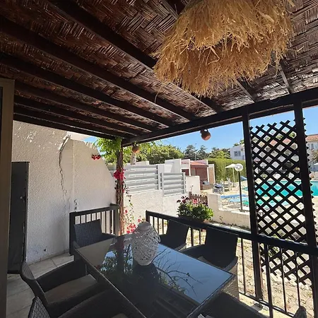 Kyblue Management - 2br Townhouse, Mins From Harbour בית נופש פאפוס