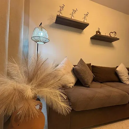Kyblue Management - 2br Townhouse, Mins From Harbour