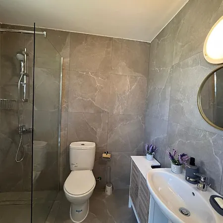 Kyblue Management - 2br Townhouse, Mins From Harbour