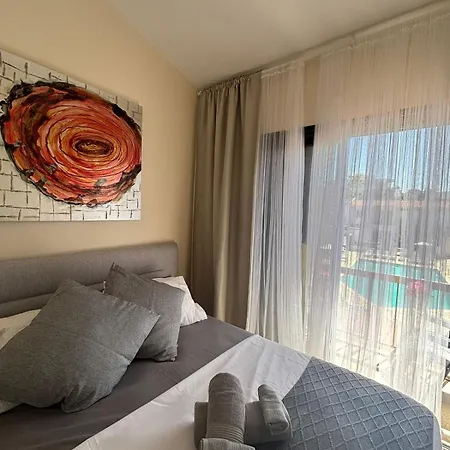 Kyblue Management - 2br Townhouse, Mins From Harbour